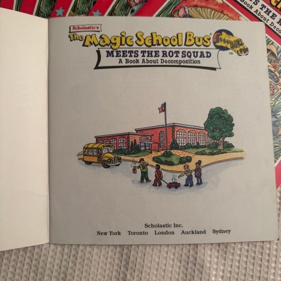 The Magic School Bus – Meets the Rot Squad (Set of 7) – Softcover - Picture 6 of 9